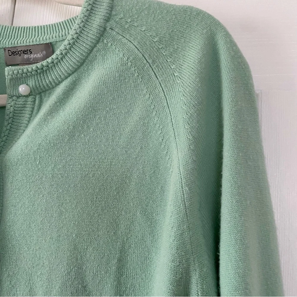 VTG Light Sage Knit Cardigan – Soft Pearl Button Front, Classic Fit
